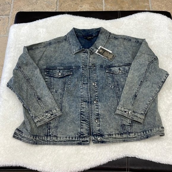 DG2 by Diane Gilman Snow Wash Boxy Jean Jacket - Picture 2 of 9
